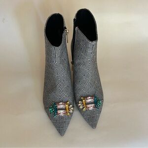 KURT GEIGER LONDON

Bellevue Cigarette Heeled Ankle Boot